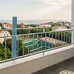 Pearl Hotel *