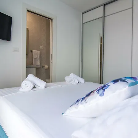 Pearl Hotel *